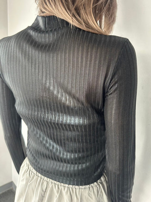 ボトルネックホイルプリントリブトップス