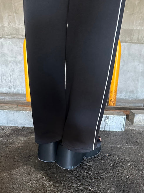 パイピングラインロゴ刺繍ワイドパンツ