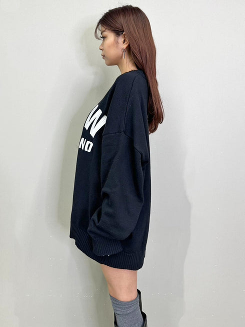 ロゴ刺繍ニットプルオーバー