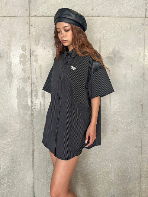 ロゴ刺繍ストライプシャツ