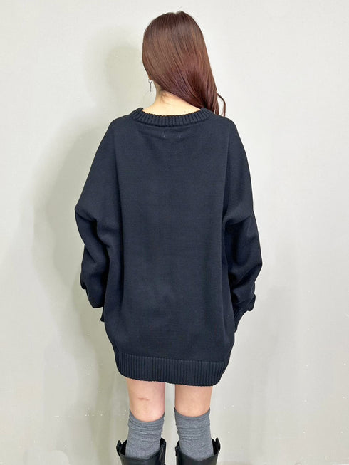 ロゴ刺繍ニットプルオーバー