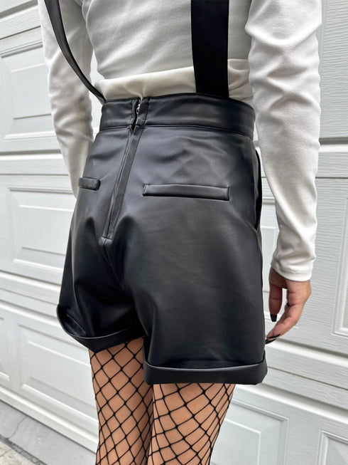 ソフトフェイクレザーサロペット