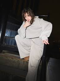 ロゴ刺繍短丈フーディ