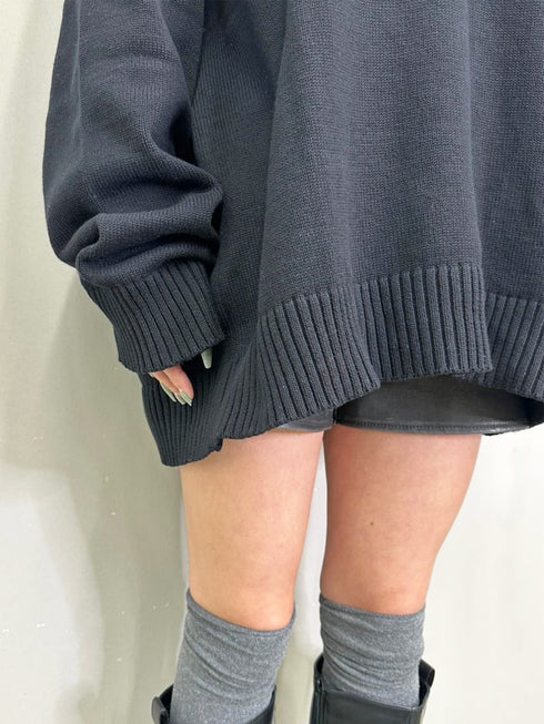 ロゴ刺繍ニットプルオーバー