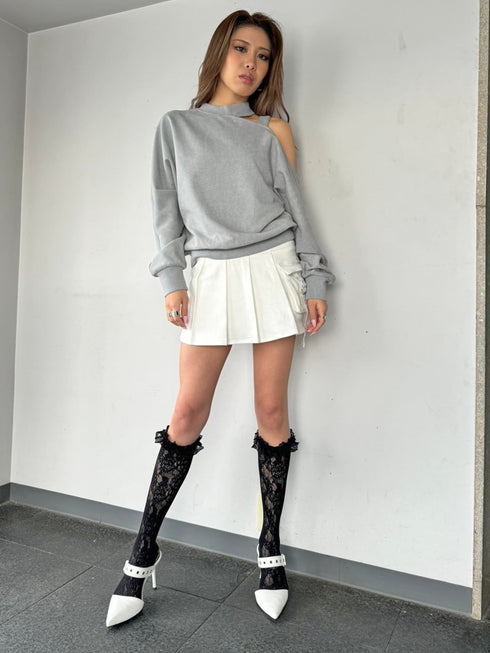 カットアウトスウェットトップス