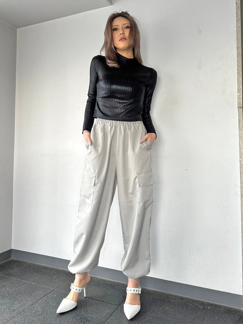 ボトルネックホイルプリントリブトップス