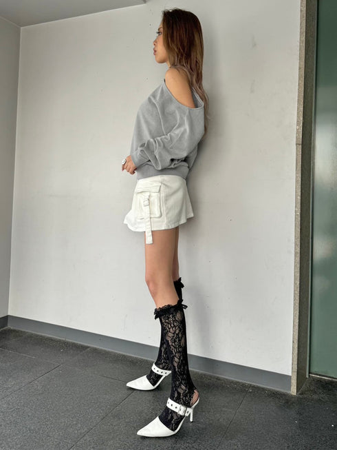 カットアウトスウェットトップス