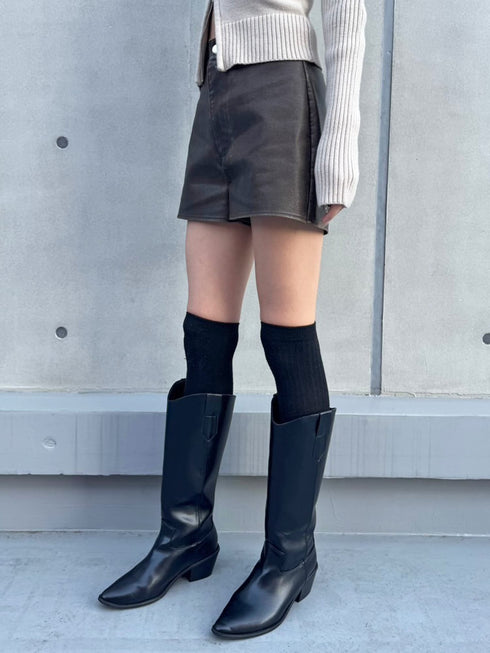 ヴィンテージ風フェイクレザーショートパンツ