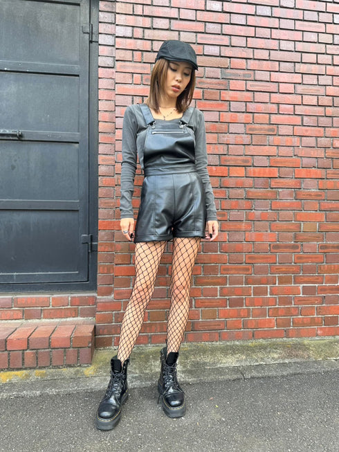 ソフトフェイクレザーサロペット