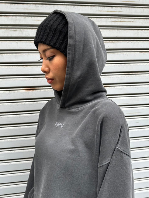 ロゴ刺繍短丈フーディ