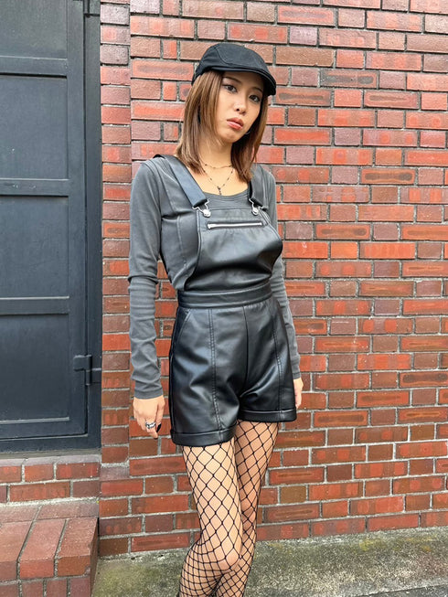 ソフトフェイクレザーサロペット