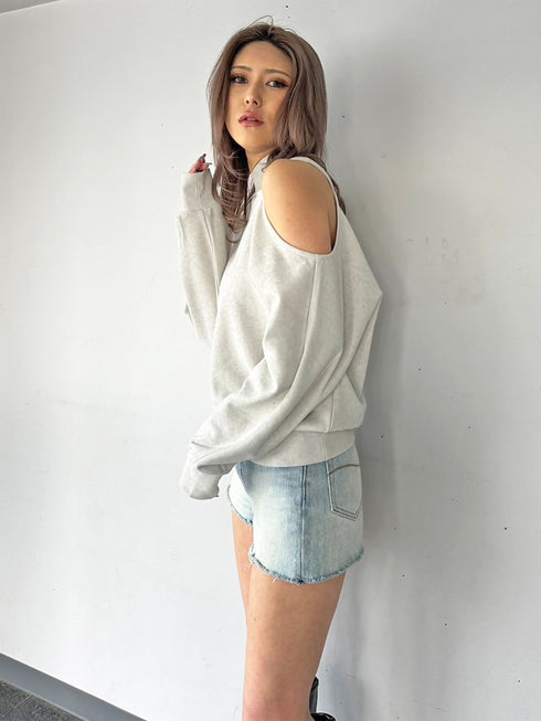 カットアウトスウェットトップス