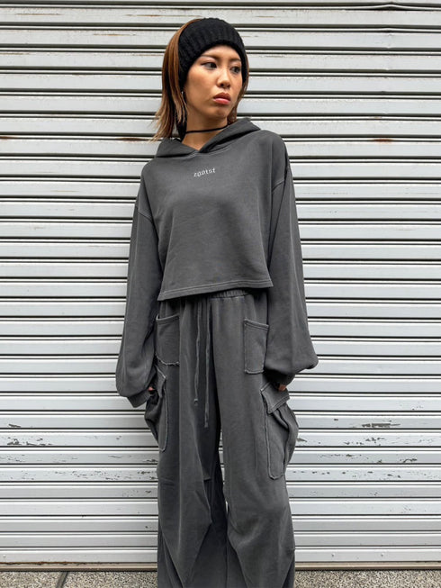 ロゴ刺繍短丈フーディ