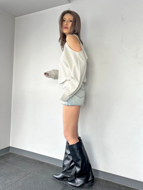 カットアウトスウェットトップス