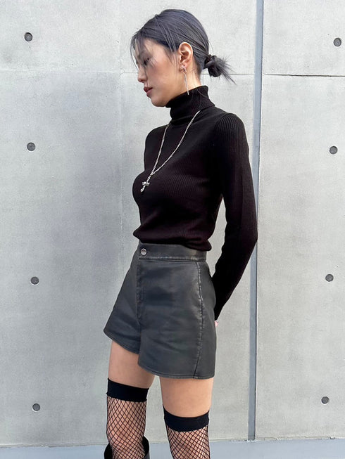 ヴィンテージ風フェイクレザーショートパンツ