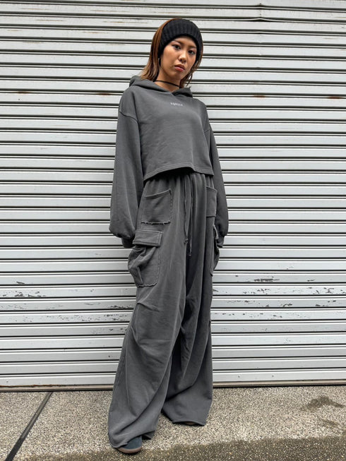 ロゴ刺繍短丈フーディ