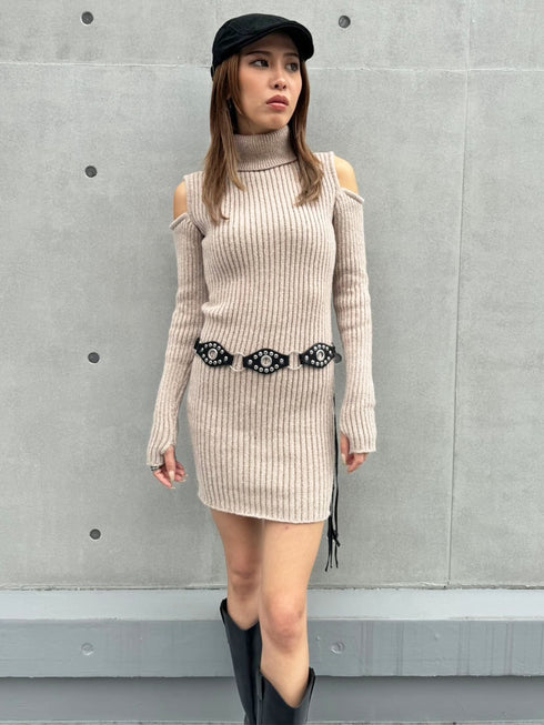 肩開きニットミニワンピース