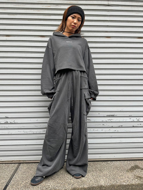 ロゴ刺繍短丈フーディ