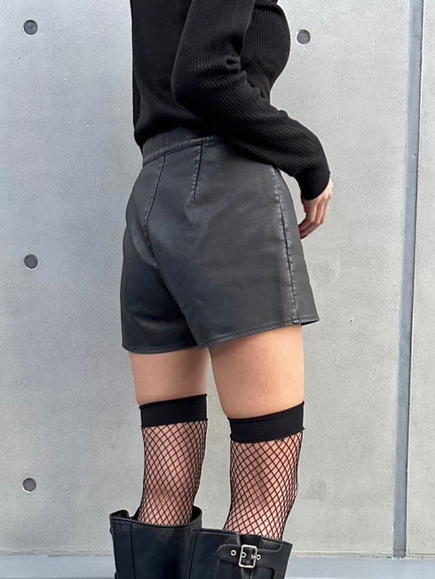 ヴィンテージ風フェイクレザーショートパンツ