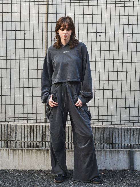 ロゴ刺繍短丈フーディ