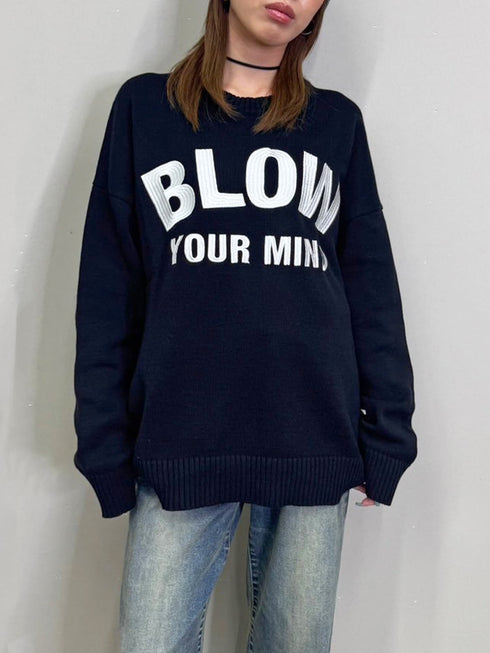 ロゴ刺繍ニットプルオーバー