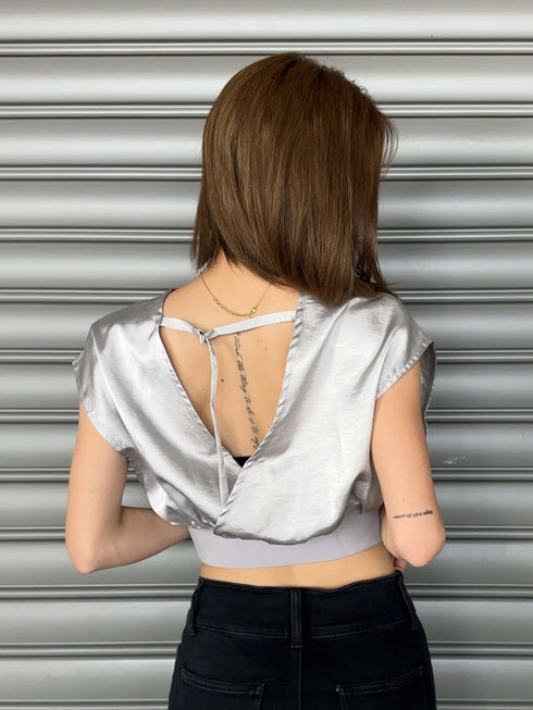 サテンカシュクールトップス