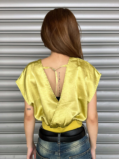 サテンカシュクールトップス