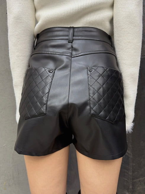デザインポケットフェイクレザーショートパンツ