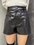 デザインポケットフェイクレザーショートパンツ