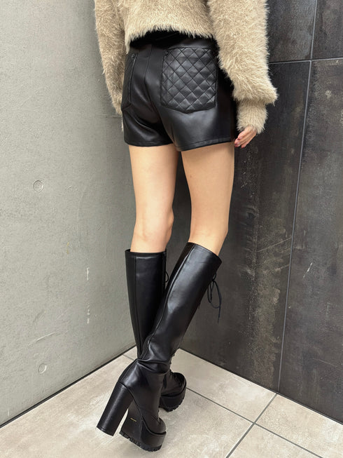 デザインポケットフェイクレザーショートパンツ