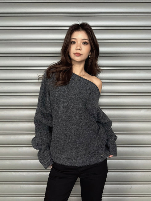 プレート付ワンショルラメニットトップス