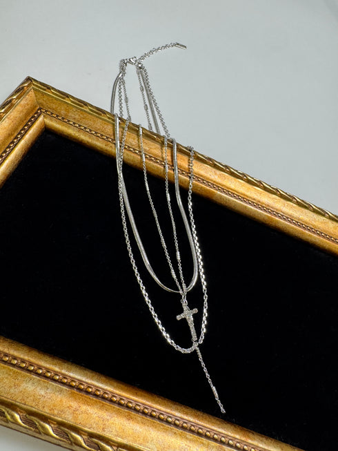 3連ストーンクロスネックレス