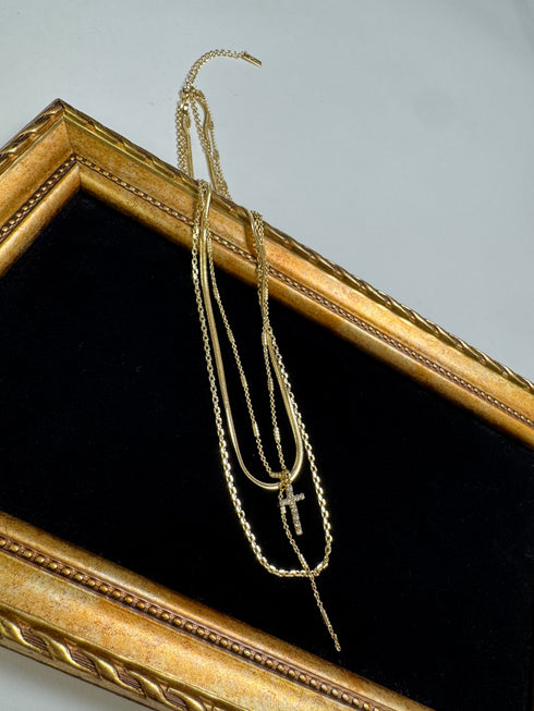 3連ストーンクロスネックレス