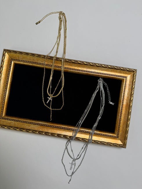 3連ストーンクロスネックレス