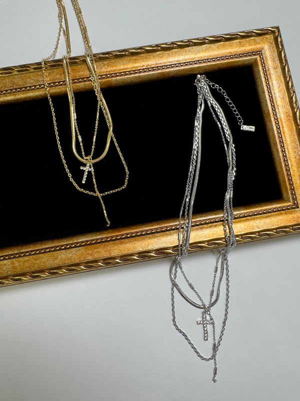 3連ストーンクロスネックレス