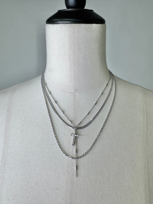 3連ストーンクロスネックレス