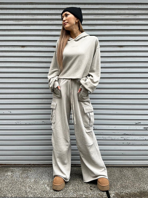 ロゴ刺繍短丈フーディ