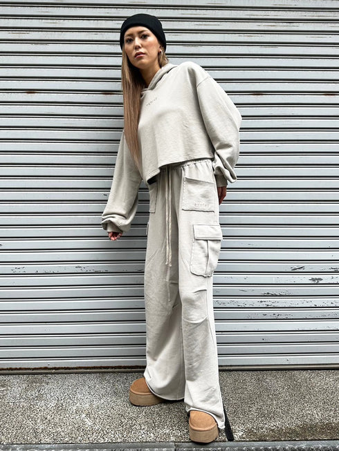 ロゴ刺繍短丈フーディ