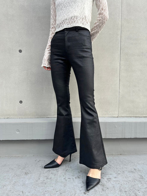 レザーコーティングフレアパンツ