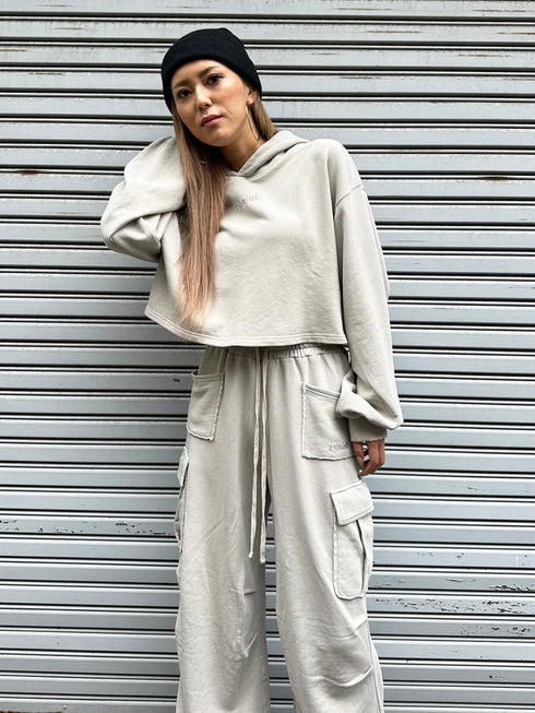 ロゴ刺繍短丈フーディ