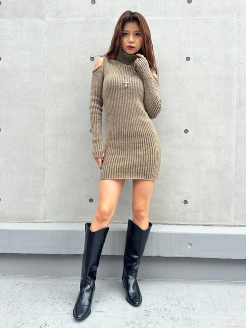 肩開きニットミニワンピース