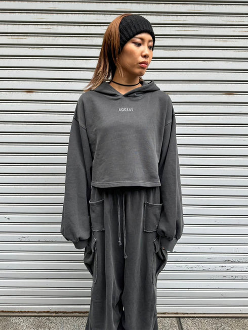 ロゴ刺繍短丈フーディ