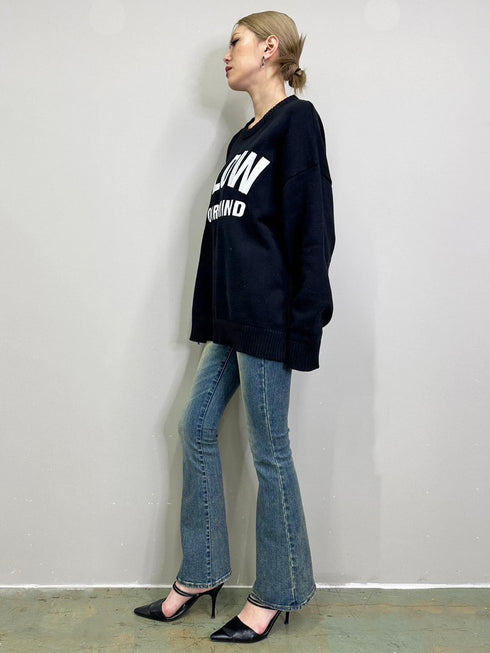 ロゴ刺繍ニットプルオーバー