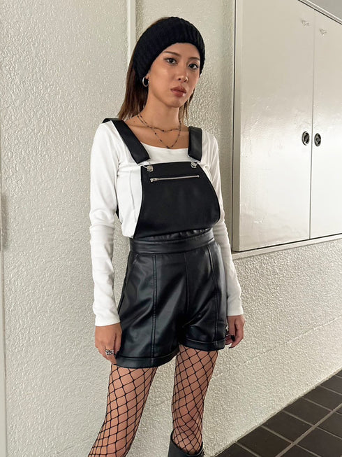 ソフトフェイクレザーサロペット