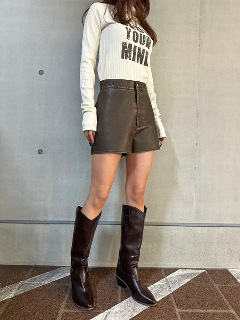 ヴィンテージ風フェイクレザーショートパンツ