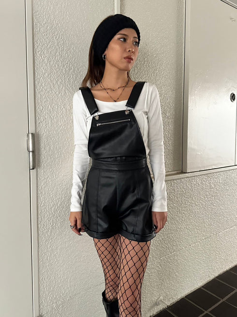 ソフトフェイクレザーサロペット