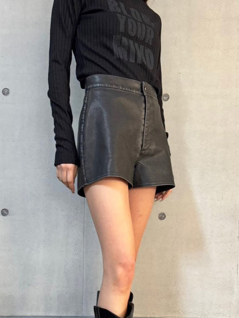 ヴィンテージ風フェイクレザーショートパンツ