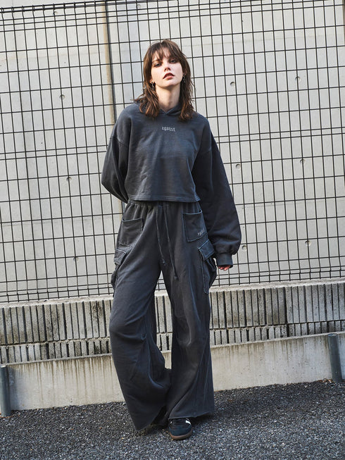 ロゴ刺繍短丈フーディ