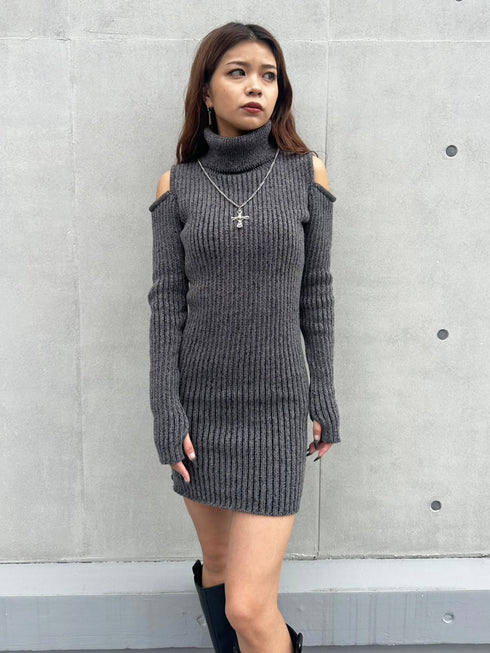 肩開きニットミニワンピース