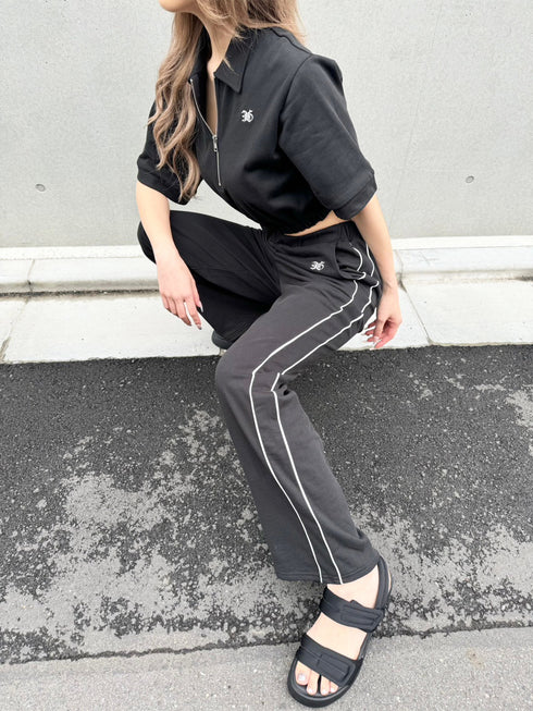 ハーフZIPロゴ刺繍トップス